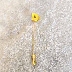 #142 Vintage Gold Tone Letter D Lapel Pin